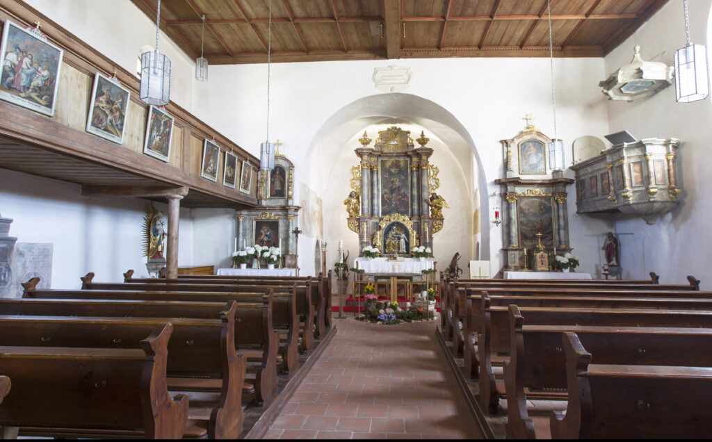 Blick in die Simultankirche St. Johannes der Täufer in Altenstadt bei Vohenstrauss