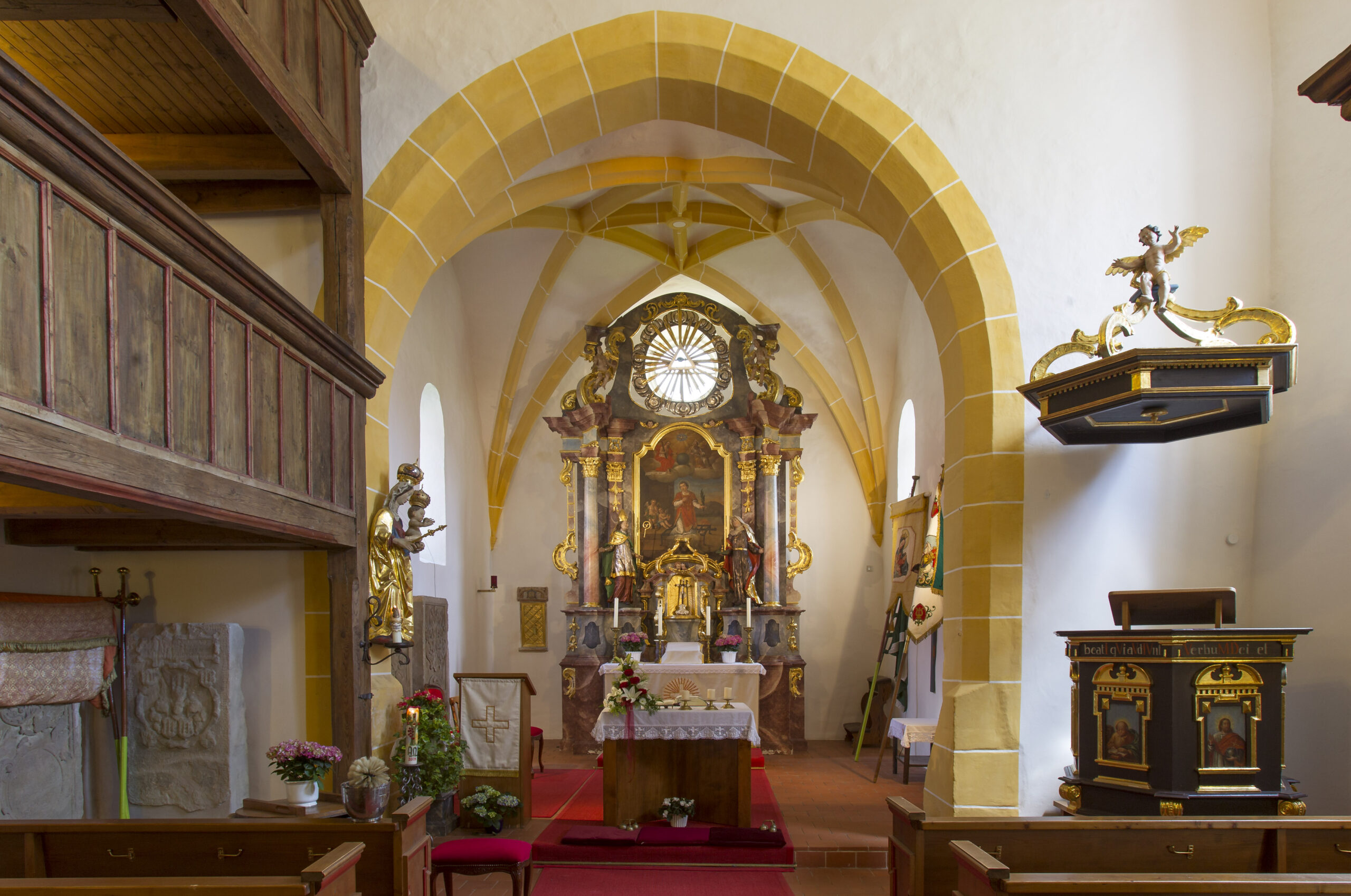 Blick in die Simultankirche St. Laurentius in Kürmreuth