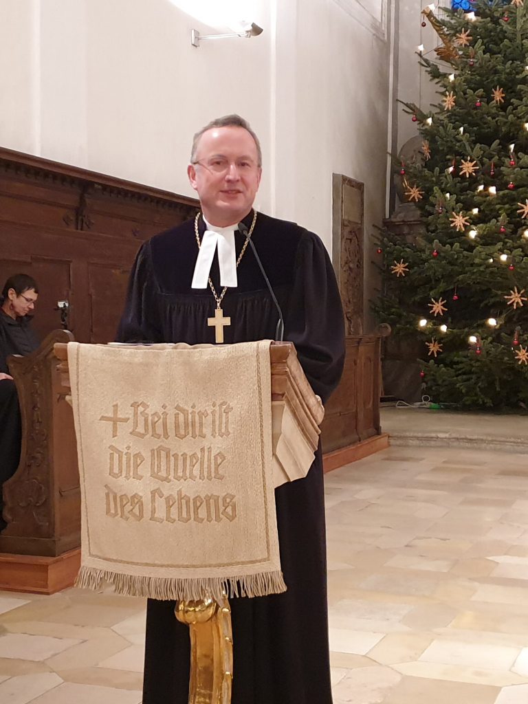 Landesbischof Christian Kopp predigt in der Weidener Michaelskirche